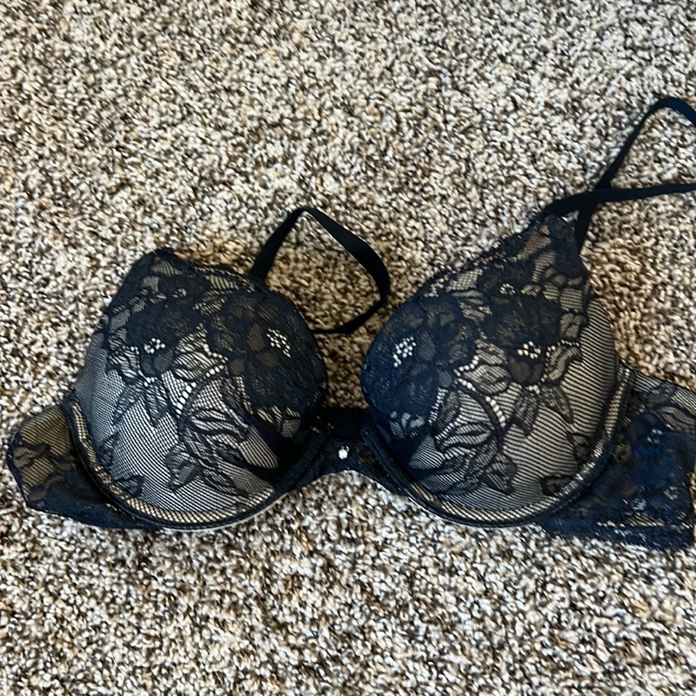 NWOT - black lace bra 36A